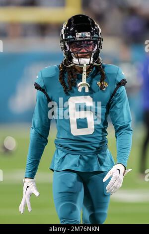 Jacksonville Jaguars fans pose for photos outside the stadium before an NFL  football game against the Tennessee Titans, Saturday, Jan. 7, 2023, in  Jacksonville, Fla. (AP Photo/Phelan M. Ebenhack Stock Photo - Alamy