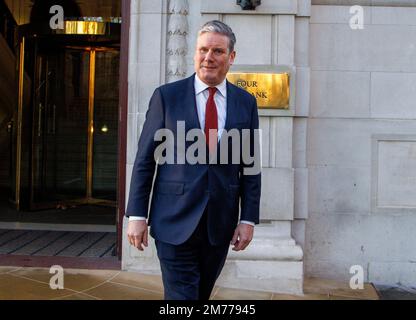 London, UK. 8th Jan, 2023. Labour Leader, Sir Keir Starmer, arrives to be a guest on Sophie Ridge on Sunday. He will discuss the topical events of the week including the NHS and the Royals. Credit: Mark Thomas/Alamy Live News Credit: Mark Thomas/Alamy Live News Stock Photo