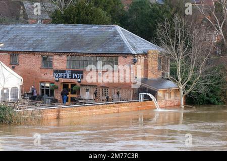 Hereford, Herefordshire, UK – Sunday 8th January 2023 – UK Weather – The River Wye is now very high as it passes through Hereford causing some local flooding - this riverside pub is already pumping water out and into the river. At 10am the River Wye was at 4.52m and rising as it flows through Hereford. More rain is forecast. Photo Steven May / Alamy Live News Stock Photo