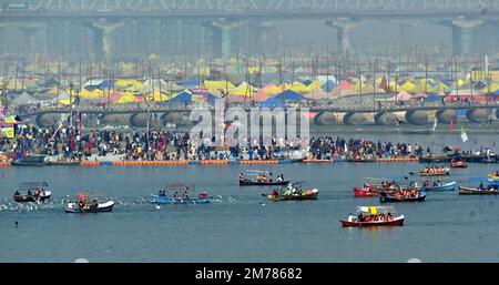 INDIA, PRAYAGRAJ, 8th JANUARY : Devotees take a boat ride on the river of Ganga during the annual fair of Magh Mela in Prayagraj, Sunday, January, 08, 2023. Lakhs of devotees are expected to attend this fair on the upcoming festival of Makar Sankranti. Photo By- Uma Shankar Mishra /Alamy Live News Stock Photo