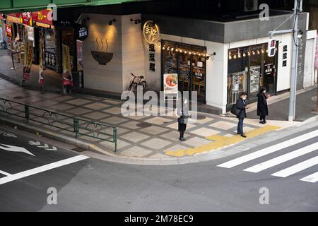 Tokyo, Japan. 6th Jan, 2023. Pedestrians wait for a light after leaving JR East SuidÅbashi Station on the border of Bunkyo and Chiyoda City Wards of Tokyo. (Credit Image: © Taidgh Barron/ZUMA Press Wire) Stock Photo