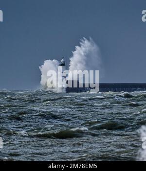 Newhaven, UK. 8th Jan, 2023. UK Weather: Strong wind and high tides of 5.9 meters combine to create dramatic seas around the lighthouse at Newhaven in East Sussex on the south coast UK. Credit: Jim Holden/Alamy Live News Stock Photo