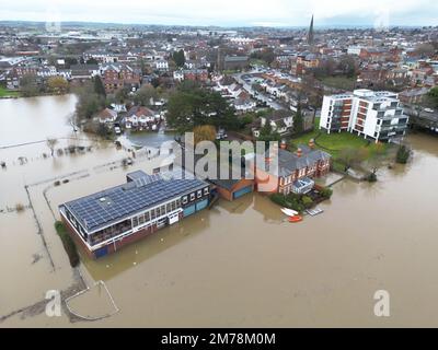 Hereford, Herefordshire, UK – Sunday 8th January 2023 – UK Weather – Aerial view of flooding along the River Wye as it passes through Hereford with flood water surrounding properties in the Greyfriars area. At 4pm the River Wye was at 4.65m and rising as it flows through Hereford. More rain is forecast. Photo Steven May / Alamy Live News Stock Photo