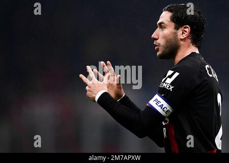 Milan, Italy. 08 January 2023. Davide Calabria of AC Milan gestures during the Serie A football match between AC Milan and AS Roma. Credit: Nicolò Campo/Alamy Live News Stock Photo