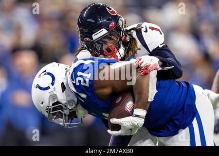 Houston Texans defensive back Tremon Smith (1) runs with the ball past ...