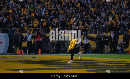 JAN 8th, 2023: George Pickens #14 during the Steelers vs Browns game in  Pittsburgh, PA. Jason Pohuski/CSM (Credit Image: © Jason Pohuski/CSM via  ZUMA Press Wire) (Cal Sport Media via AP Images