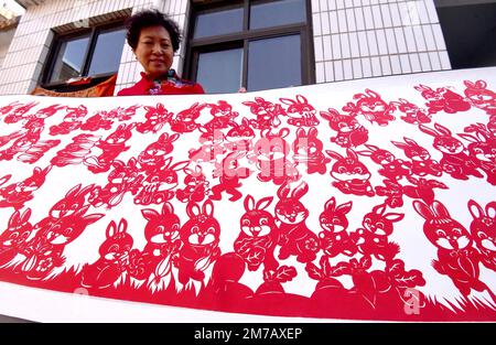 HANDAN, CHINA - JANUARY 9, 2023 - Folk paper-cutting artist Feng Shiping creates paper-cuts for the Year of Rabbit in Handan city, North China's Hebei Stock Photo