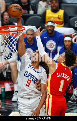 Atlanta Hawks forward Jalen Johnson (1) goes ion for a shot against the ...