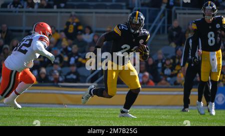 Sept 18th, 2022: Najee Harris #22 during the Pittsburgh Steelers vs New  England Patriots game in Pittsburgh, PA at Acrisure Stadium. Jason  Pohuski/CSM (Credit Image: © Jason Pohuski/CSM via ZUMA Press Wire) (