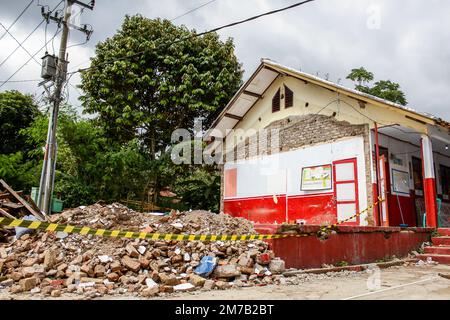 Cianjur, West Java, Indonesia. 9th Jan, 2023. Classroom damaged by earthquake are seen during first day of school in Cianjur. A total of 262 students at SDN Citamiang Cianjur studied in makeshift tents due to their schools was damaged by the M 5.6 earthquake. (Credit Image: © Algi Febri Sugita/ZUMA Press Wire) Credit: ZUMA Press, Inc./Alamy Live News Stock Photo