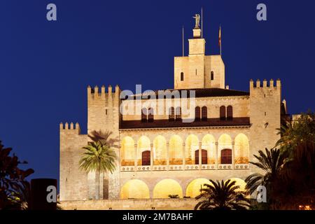 Royal Palace of Almudaina illuminated, 13th-21st centuries. Palma.Mallorca.Balearic Islands. Spain. Stock Photo