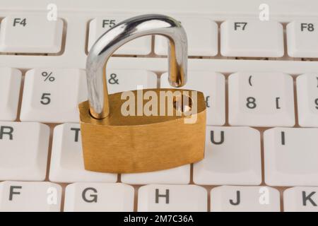 padlock on a keyboard, data security Stock Photo