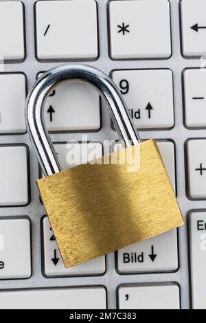 padlock on a keyboard, data security Stock Photo