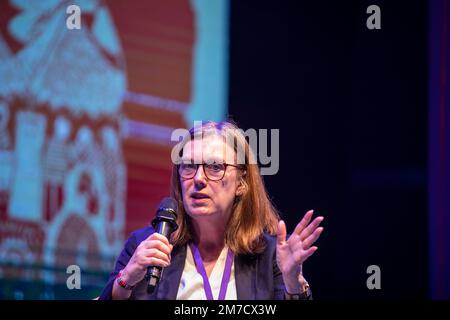 Dhaka, Bangladesh. 08th Jan, 2023. Sarah Gilbert delivers a speech during the Dhaka Lit Fest. The four-day-long Dhaka Lit Fest, which brought together a diverse mix of the world's best writers, filmmakers, musicians, and artists, ended with a reaffirmation of its commitment to promote Bangladeshi culture, literature, and arts at the Bangla Academy on Sunday. This festival officially concluded with a recitation, dance performance, and music performances. (Photo by Sazzad Hossain/SOPA Images/Sipa USA) Credit: Sipa USA/Alamy Live News Stock Photo