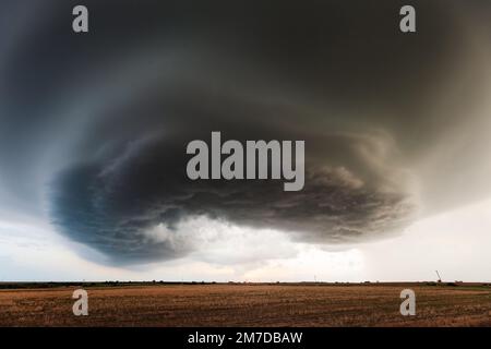 Ominous supercell storm clouds in Nebraska Stock Photo