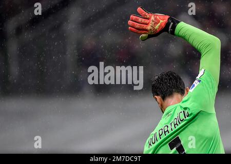 Rui Patricio of AS Roma warms up during the Serie A football match between AC Milan and AS Roma. Milan and Roma drew 2-2. Stock Photo