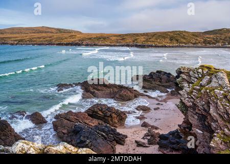 Granit boulders next to Achnahaird Beach on Achnahaird Bay on the Coigach Peninsula in Wester Ross, Highland, Scotland, UK Stock Photo