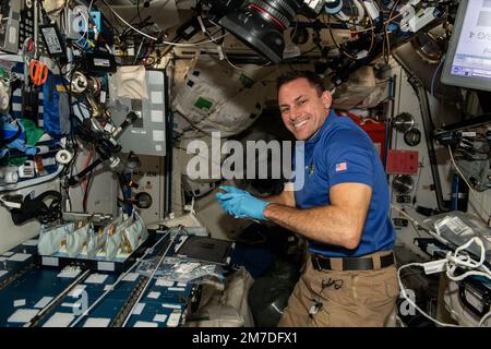 ISS - 04 January 2023 - NASA astronaut and Expedition 68 Flight ...