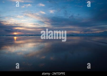 Sunset over the beach at Mawgan Porth in Cornwall, UK. Stock Photo