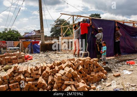 Cianjur, West Java, Indonesia. 9th Jan, 2023. People building a makeshift tent in Gasol, Cianjur after a deadly earthquake struck Indonesia. (Credit Image: © Algi Febri Sugita/ZUMA Press Wire) Stock Photo