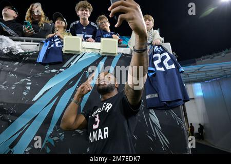 Tennessee Titans safety Josh Thompson (29) comes onto the field