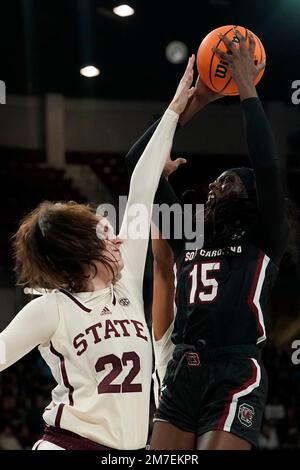 Mississippi State's Charlotte Kohl(cq) and JerKaila Jordan(cq) contest, Sports