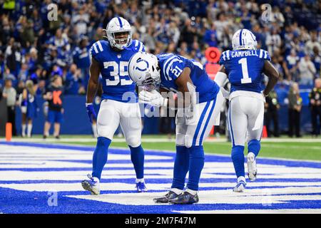 Indianapolis Colts running back Zack Moss runs a drill during practice ...