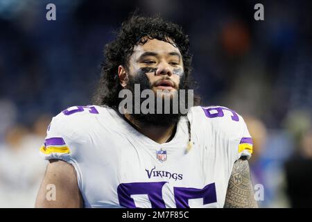 Minnesota Vikings defensive tackle Khyiris Tonga (95) walks the