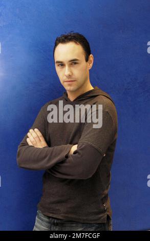 BB ALED, PORTRAIT, 2003: Chris Moyles show regular on Radio One and TV presenter BB Aled at the Steam Bar in Cardiff Hilton on 23 October 2003. Photograph: ROB WATKINS.   INFO: BB Aled, also known as Aled Haydn Jones, is a Welsh radio presenter and media personality. Best known for his work on BBC Radio 1, he gained popularity as a producer and presenter on "The Chris Moyles Show." Stock Photo