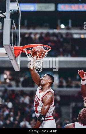 Chicago Bulls forward Scottie Pippen (33) makes a move with the basketball  against the Seattle Super Sonics during an NBA game. Nov. 15, 2003 in  Chicago. (Kevin Reece via AP Stock Photo - Alamy