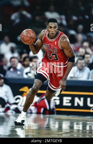 Chicago bulls forward scottie pippen hi-res stock photography and images -  Alamy