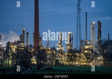 Ruhr Oil petroleum refineries in Gelsenkirchen, Scholven, NRW, Germany, Stock Photo