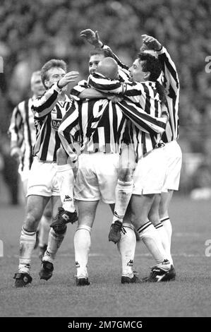 Italy, Turin 1994-1995-1996: Juventus FC players Gianluca Vialli, Roberto Baggio during Serie A 1993-94 Serie A Football Championship match Stock Photo