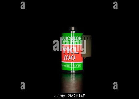 Fujicolor film cartridge, YKL 100, 24x36 mm, studio photography with black background Stock Photo