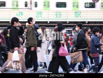 Tokyo, Japan. 9th Jan, 2023. People cross a street at Shibuya fashion district in Tokyo amid outbreak of the new corona virus on Monday, January 9, 2023. Credit: Yoshio Tsunoda/AFLO/Alamy Live News Stock Photo