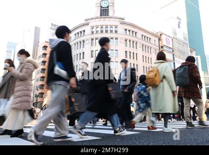 Tokyo, Japan. 9th Jan, 2023. People cross a street at Ginza fashion district in Tokyo amid outbreak of the new corona virus on Monday, January 9, 2023. Credit: Yoshio Tsunoda/AFLO/Alamy Live News Stock Photo