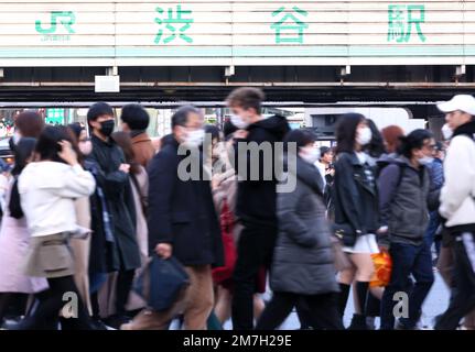 Tokyo, Japan. 9th Jan, 2023. People cross a street at Shibuya fashion district in Tokyo amid outbreak of the new corona virus on Monday, January 9, 2023. Credit: Yoshio Tsunoda/AFLO/Alamy Live News Stock Photo