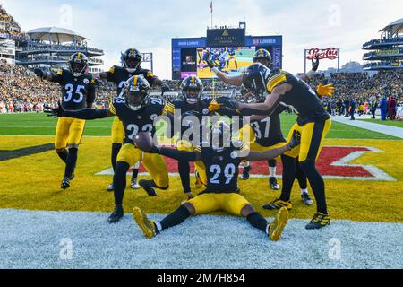 JAN 8th, 2023: T.J. Watt #90 during the Steelers vs Browns game in  Pittsburgh, PA. Jason Pohuski/CSM/Sipa USA(Credit Image: © Jason  Pohuski/Cal Sport Media/Sipa USA Stock Photo - Alamy