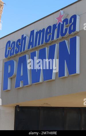 San Antonio, USA. 08th Jan, 2023. Outdoor signage for a Cash America Pawn store in San Antonio, Texas, USA, on January 8, 2023. Cash America is part of FirstCash Holdings and is focused on pawn stores in the United States and Latin America. In 2022, the company paid $379,125.75 to more than 250 employees in Washington state in order to settle claims it violated minimum wage, break time and leave laws. (Photo by Carlos Kosienski/Sipa USA) Credit: Sipa USA/Alamy Live News Stock Photo