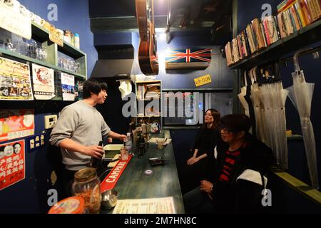 Drinking in a small atmospheric pub in the Golden Gai pub area in Shinjuku, Tokyo, Japan. Stock Photo