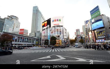 Shibuya Crossing is the world's busiest pedestrian crossing. Shibuya, Tokyo, Japan. Stock Photo