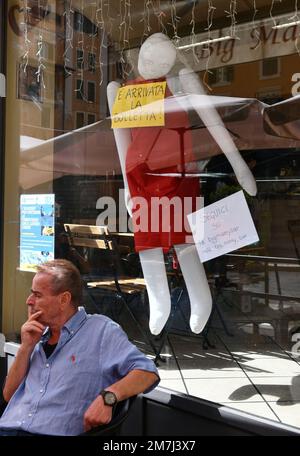 Beijing, Italy. 17th Sep, 2022. An inflatable dummy and a yellow sign board reading 'The bill has arrived' are seen at the Big Mamy bar in Rome, Italy, Sept. 17, 2022. Europe's ongoing energy crisis then has led to an overall rise in energy prices, and Italy has taken the brunt. Credit: Jin Mamengni/Xinhua/Alamy Live News Stock Photo