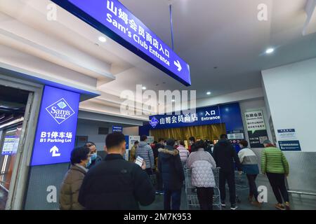 NANJING, CHINA - JANUARY 10, 2023 - People line up at the entrance of Sam's Supermarket in Nanjing, East China's Jiangsu province, Jan 10, 2023. Stock Photo