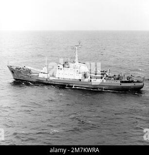 An aerial port beam view of a Soviet trawler, in the area during the launch of a UGM-73 Poseidon C-3 submarine-launched ballistic missile, from the nuclear-powered strategic missile submarine USS NATHANAEL GREEN (SSBN 636) (not shown). Country: Unknown Stock Photo