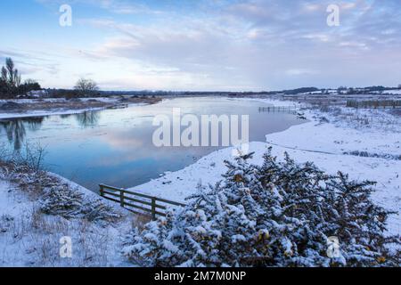 A wintery sunrise over the River Stour Stock Photo