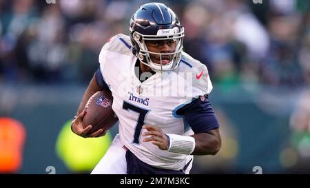 Tennessee Titans quarterback Malik Willis (7) works out before an NFL  football game against the Kansas City Chiefs Sunday, Nov. 6, 2022, in  Kansas City, Mo. (AP Photo/Peter Aiken Stock Photo - Alamy