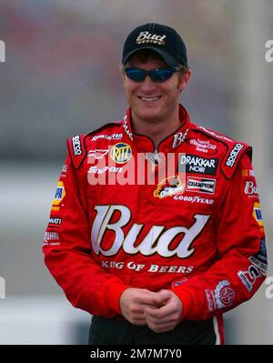 Brooklyn, Michigan, USA. 14th June, 2003. Dale Earnhardt, Jr. takes a moment to laugh with his crew during a practice session for the Sirius 400 NASCAR Winston Cup race at the Michigan International Speedway in Brooklyn, MI. (Credit Image: © Walter G. Arce Sr./ZUMA Press Wire) EDITORIAL USAGE ONLY! Not for Commercial USAGE! Stock Photo