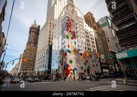 The flagship Louis Vuitton store in Midtown Manhattan in New York on  Sunday, January 8, 2023 is decorated with a giant mural of Yayoi Kusama,  promoting her collaboration with the brand. (© Richard B. Levine Stock  Photo - Alamy