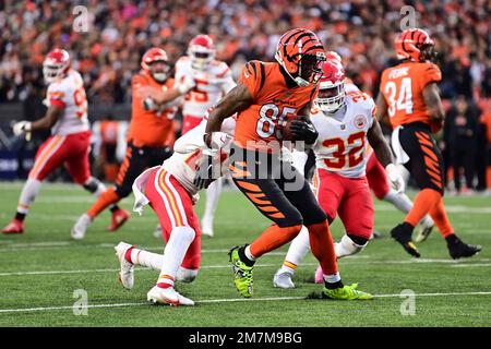 Cincinnati Bengals wide receiver Tee Higgins (85) carries the ball for a  touchdown during an NFL football game against the Kansas City Chiefs,  Sunday, Dec. 4, 2022, in Cincinnati. (AP Photo/Emilee Chinn