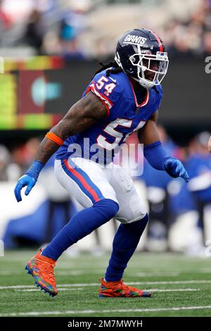 New York Giants middle linebacker Jaylon Smith (45) walks off the field  after an NFL football game against the Chicago Bears, Sunday, Jan. 2, 2022,  in Chicago. (AP Photo/Kamil Krzaczynski Stock Photo - Alamy